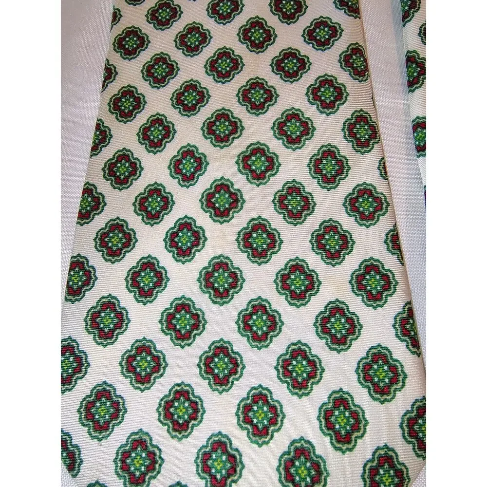 Vintage 1970s Merritt Qiana Dup Necktie Geometric Medallion Red Green White